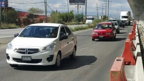 Vehículos transitando por la Autopista México-Puebla.