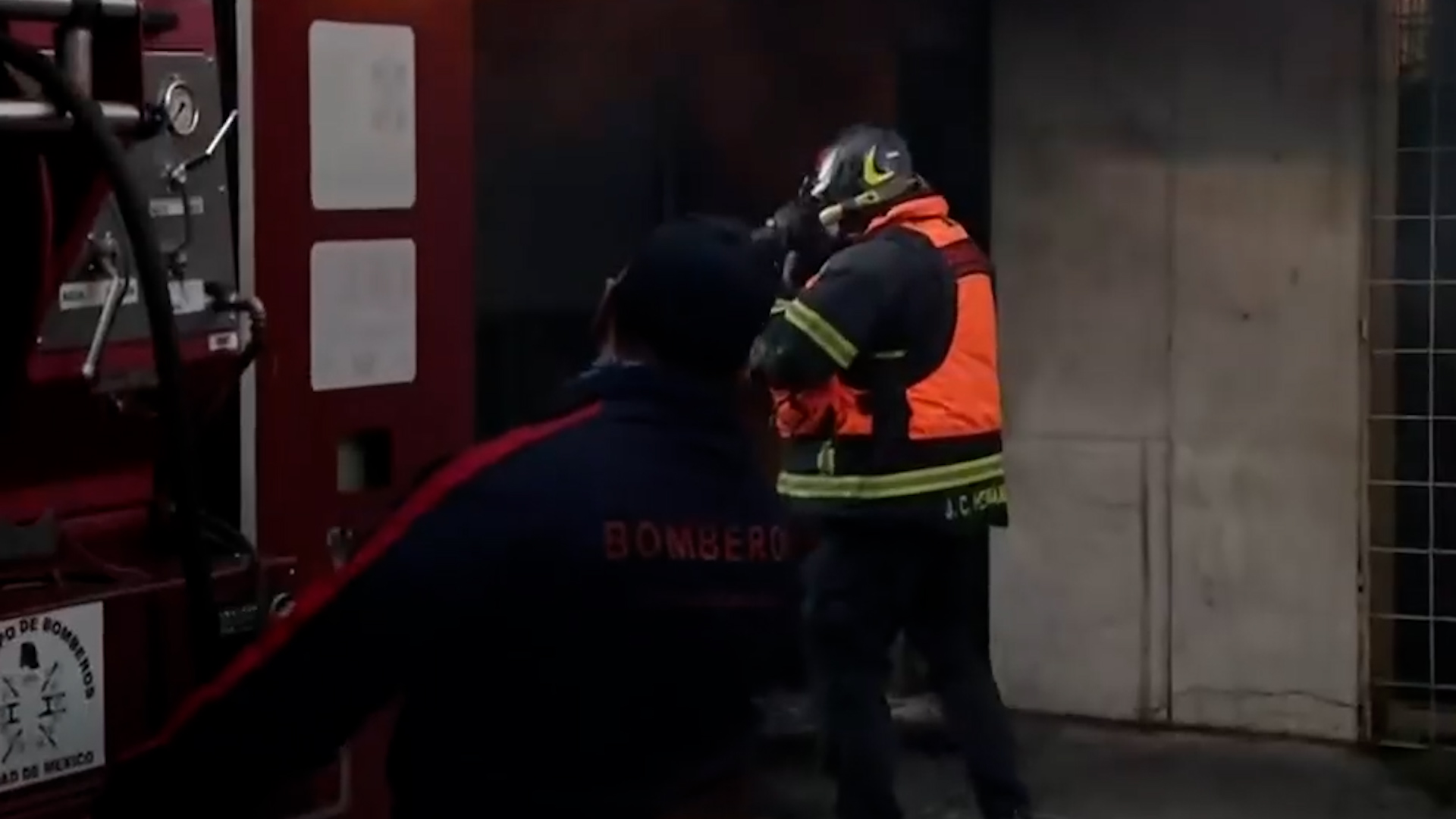 Juan Manuel Pérez Coba, Jefe de Bomberos de CdMx, reporta saldo blanco tras explosión en subestación eléctrica tras el sismo.