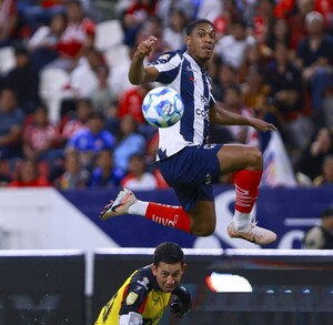 Anthony Martial marcó su primer gol con Rayados.