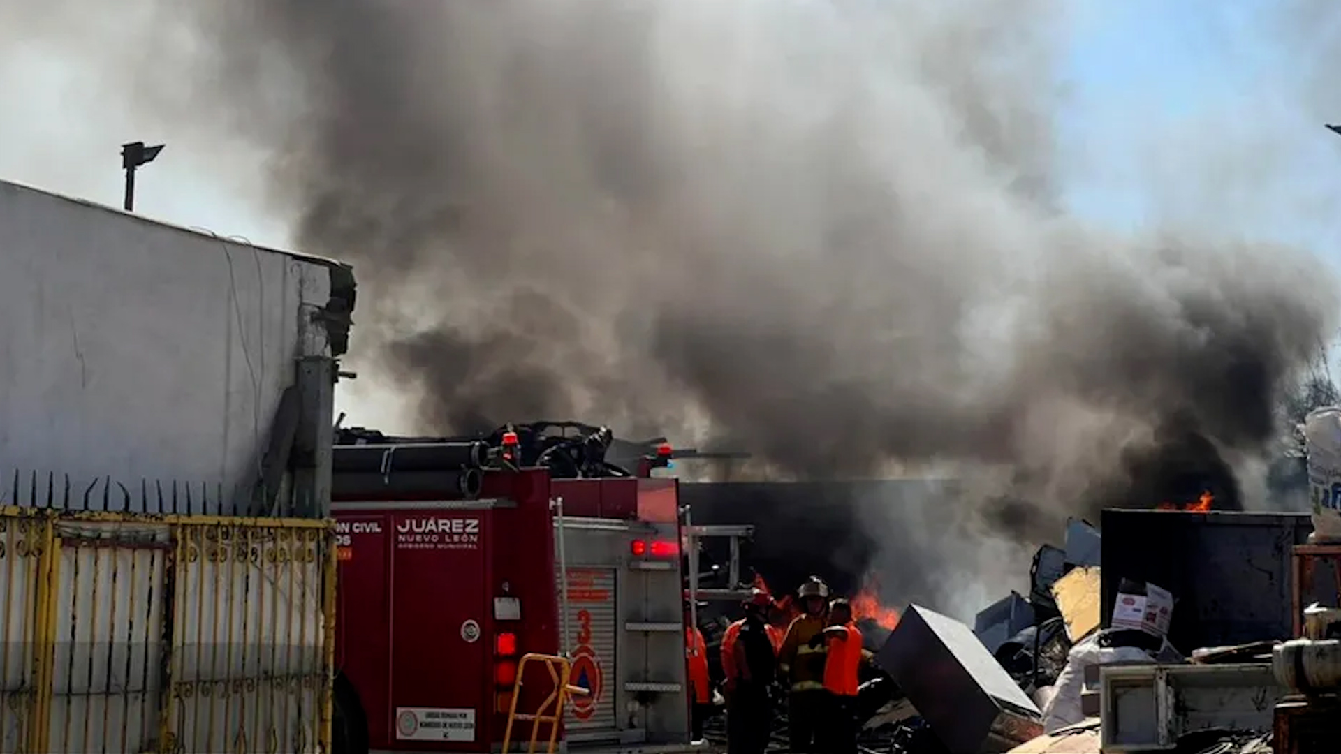 El siniestro se reportó sobre la Avenida Arturo B. de la Garza y la Carretera a Reynosa.