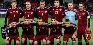Selección de Rusia formada para salir a un partido de eliminatoria antes de la suspención.