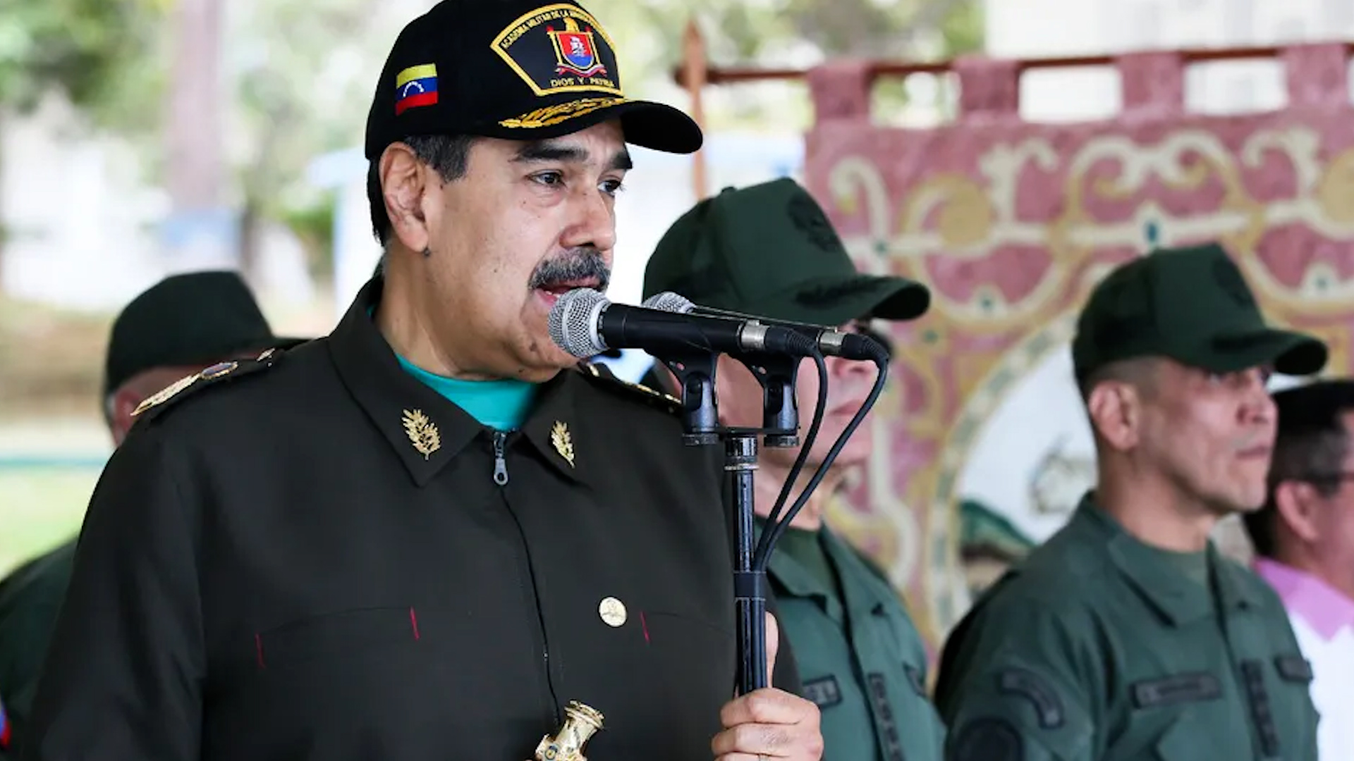 El gobierno de Estados Unidos anuncia una operación militar que habría derivado en la captura de Nicolás Maduro y su esposa.