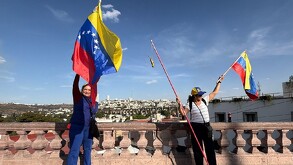 Venezolanos aseguraron que es el principio de la liberación de su país, ya que muchos de ellos tienen más de 10 años de haberlo abandonado.
