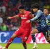 Kevin Álvarez y Jesús Gallardo enfrentándose en un partido entre América y Toluca.