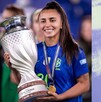Mariza Nascimento con la Copa América Femenil ganada con Brasil.