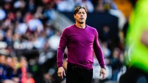 Matías Almeyda no vive un buen momento como director técnico del Sevilla.