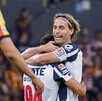 Sergio Canales celebrando el gol con Rayados a Leones Negros.