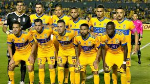 Timothée Kolodziejczak formó parte del 11 titular de Tigres frente a Veracruz en el Clausura 2017.