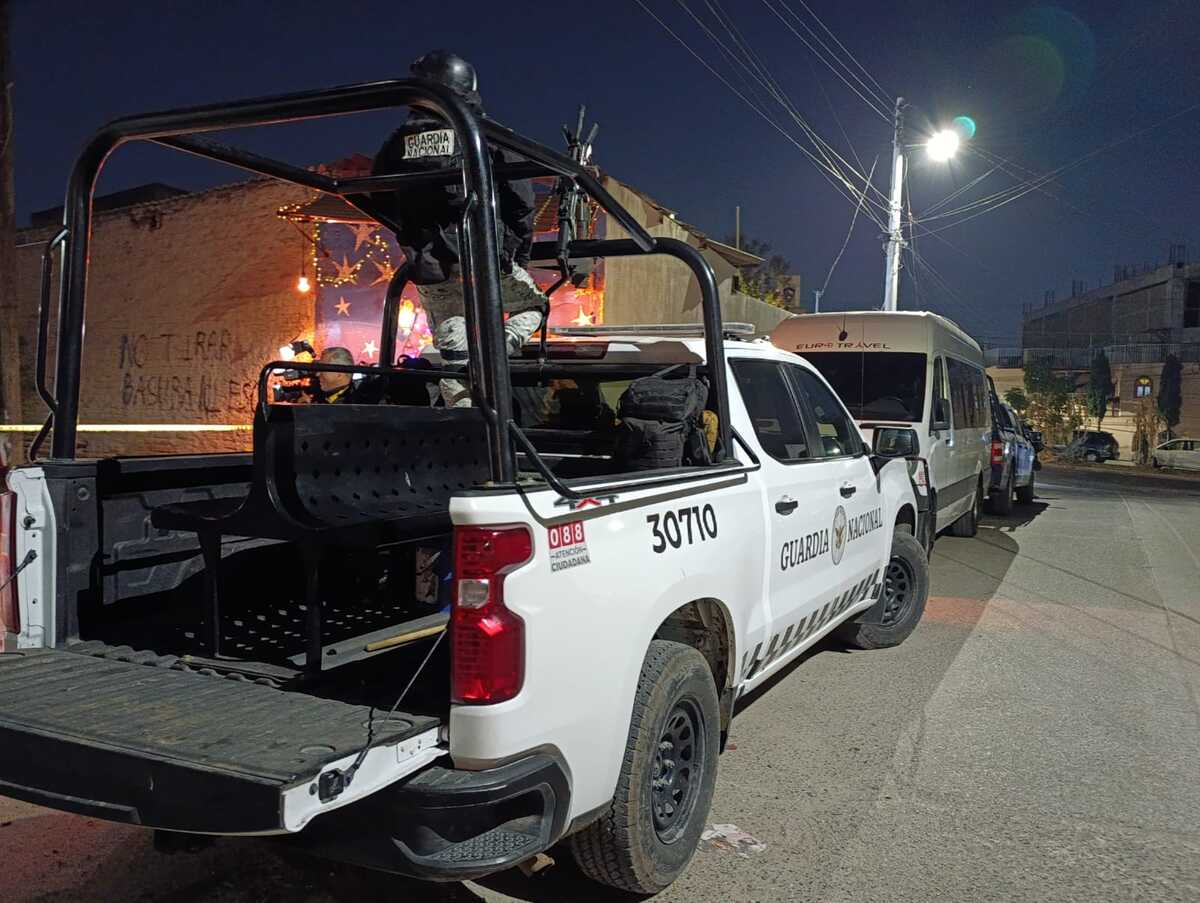 Padre localiza a esposa e hija fallecidas en Tonalá.