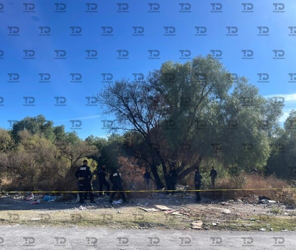 Elementos de bomberos procedieron al resguardo del área en lo que arribaban las autoridades de seguridad pública.