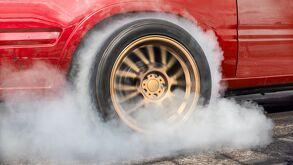 Auto realizando arrancones.