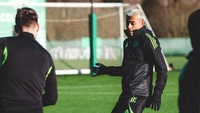 Julián Araujo entrenando con el Celtic de Escocia.