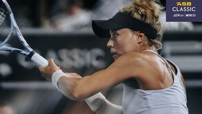 Renata Zarazúa durante su partido contra Sloane Stephens en el ASB Classic 2026 en Auckland, Nueva Zelanda.