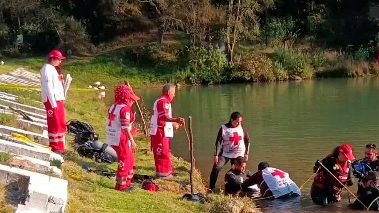 Elementos de la Cruz Roja Mexicana rescataron el cuerpo de un menor de edad que se encontraba en la presa Benito Juárez, en Villa del Carbón.