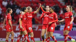 Jugadoras de Toluca Femenil celebrando un gol ante Tijuana.