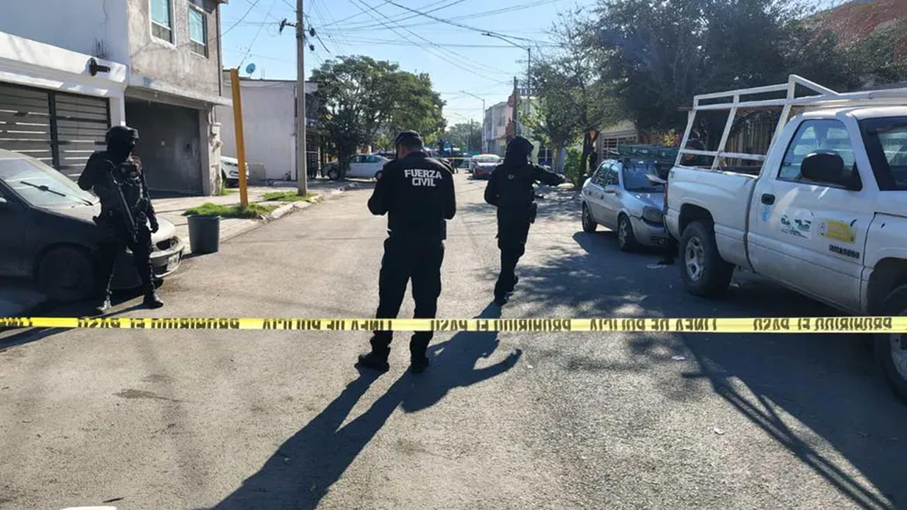 Dos jóvenes resultaron lesionados tras ser atacados a balazos por al menos un hombre al poniente de Monterrey, Nuevo León.