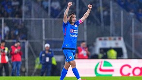 Ignacio Rivero con el Cruz Azul en el Estadio Olímpico Universitario.