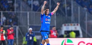Ignacio Rivero con el Cruz Azul en el Estadio Olímpico Universitario.