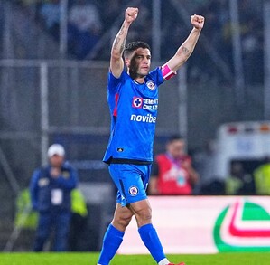 Ignacio Rivero con el Cruz Azul en el Estadio Olímpico Universitario.