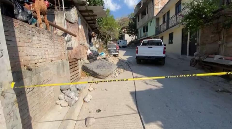 Cinta de seguridad colocada en una colonia de Chilpancingo, Guerrero debido a la comisión de un delito.