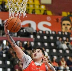 Josué Andriassi en un partido con los Toros Laguna