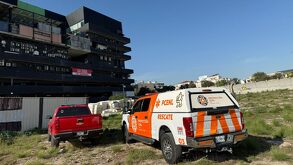 Elementos de Protección Civil de Nuevo León en Park Point.