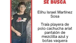 Se observa a un joven con lentes y con ropa negra, a lado se describen sus señas particulares, ya que desapareció.