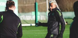 Julián Araujo entrenando con el Celtic de Escocia.