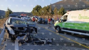 Las investigaciones y diligencias de campo en las que el conductor de la unidad Sentra fue señalado como responsable se extendieron en el lugar.