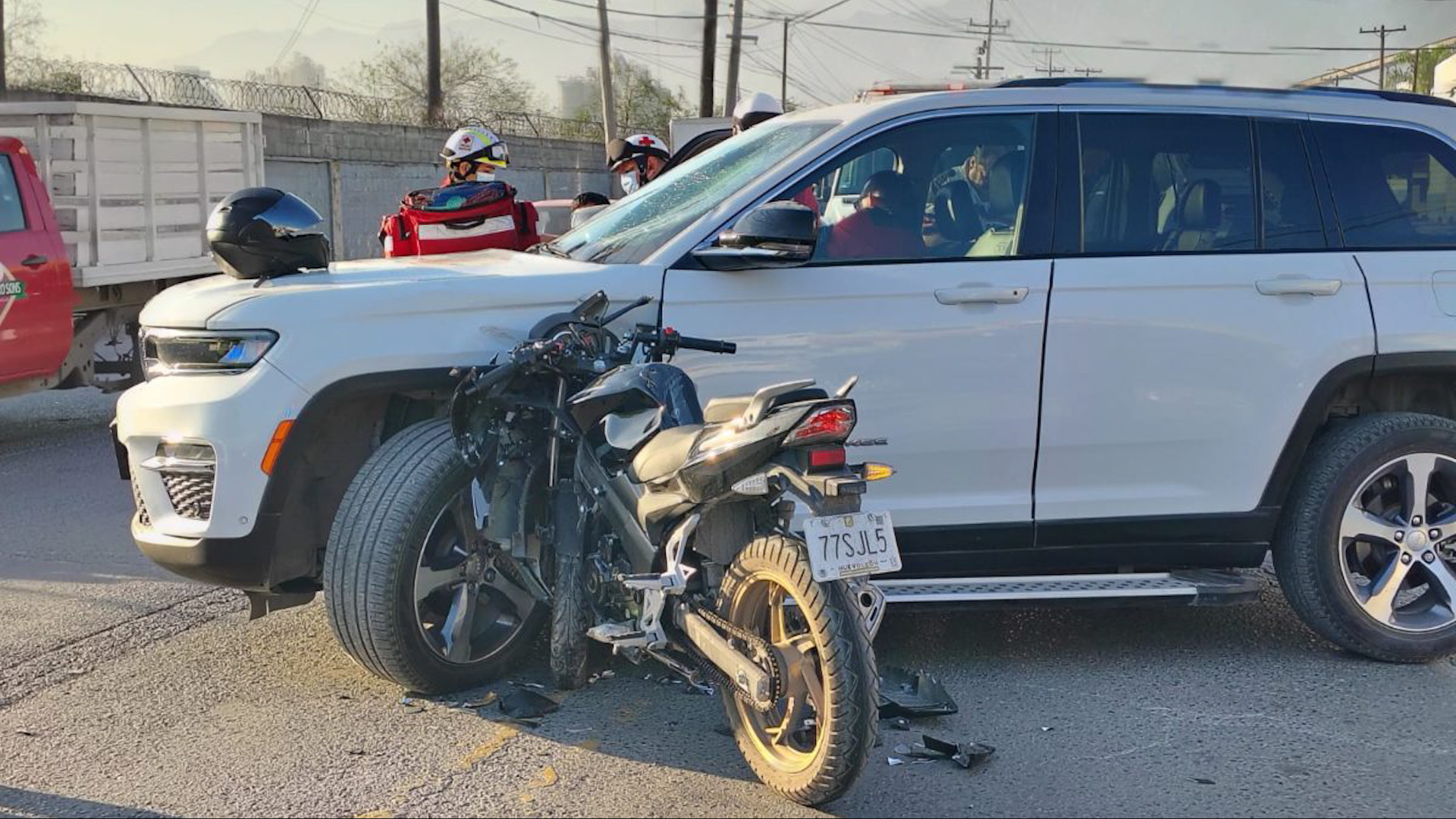 El accidente ocurrió sobre la avenida San Nicolás, específicamente en el tramo comprendido entre las calles David Alberto Cossío y José María Vigil.