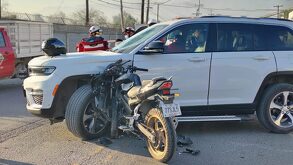Moto y camioneta en choque en Monterrey