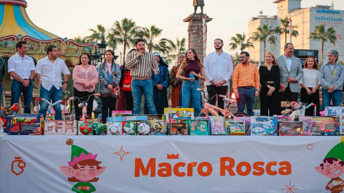 Se obsequiaron 3 mil 500 regalos para los niños que encontraron al 'monito' en la rosca