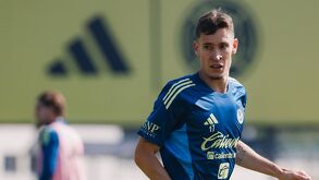 Rodrigo Dourado entrenando por primera vez con el América.