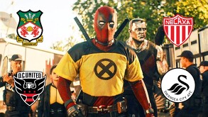 Deadpool usando una playera deportiva en la película de Deadpool 2.