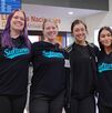 Jugadoras de Sultanes Femenil en el Aeropuerto Internacional de Monterrey.
