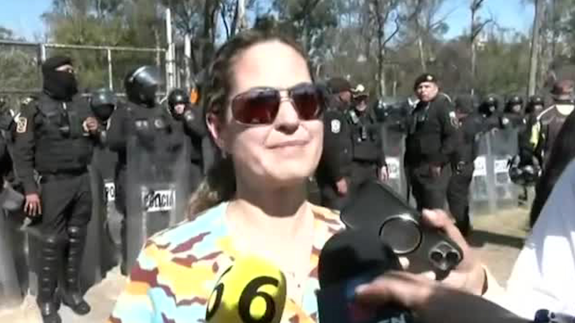 Mientras la Fiscalía investiga maltrato y halla animales muertos, la directora Laura Díaz Torres denuncia un atropello brutal y desacato a una orden judicial.