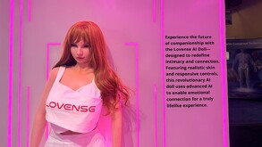 Muñeca sexual con Inteligencia Artificial presentada por Lovense en el CES 2026.