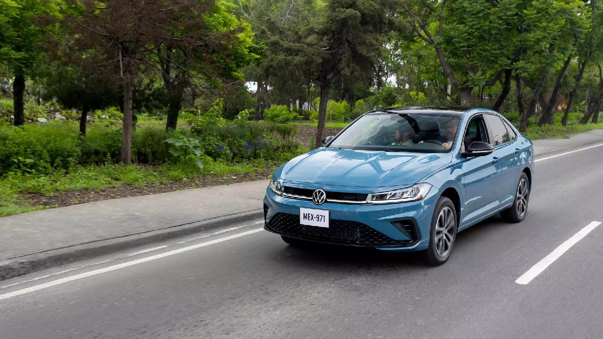 volkswagen jetta 2026 en una calle