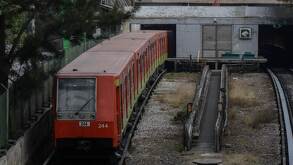 Tren de la Línea 3 del Metro en estación Potrero