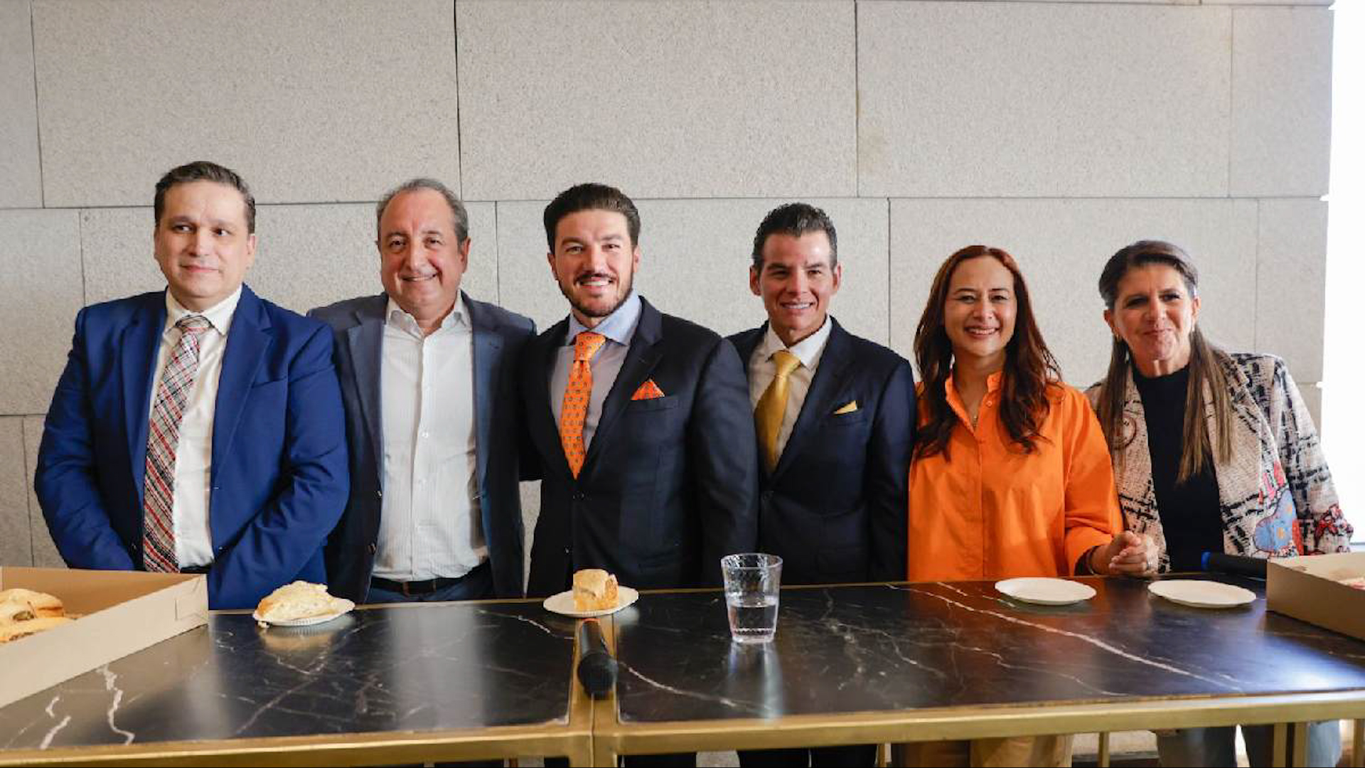 Samuel García oficializó a Ulises Carlín como nuevo titular de Finanzas en Nuevo León, sustituyendo a Carlos Garza tras 10 años.