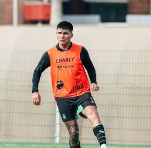 Bruno Amione en una práctica con Santos