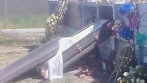 La mujer fue sepultada durante la noche del domingo y, al día siguiente, trabajadores del panteón descubrieron que el cuerpo había sido extraído de la tumba.