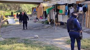 Policías de Apodaca en zona donde encontraron cuerpo de mujer trans.