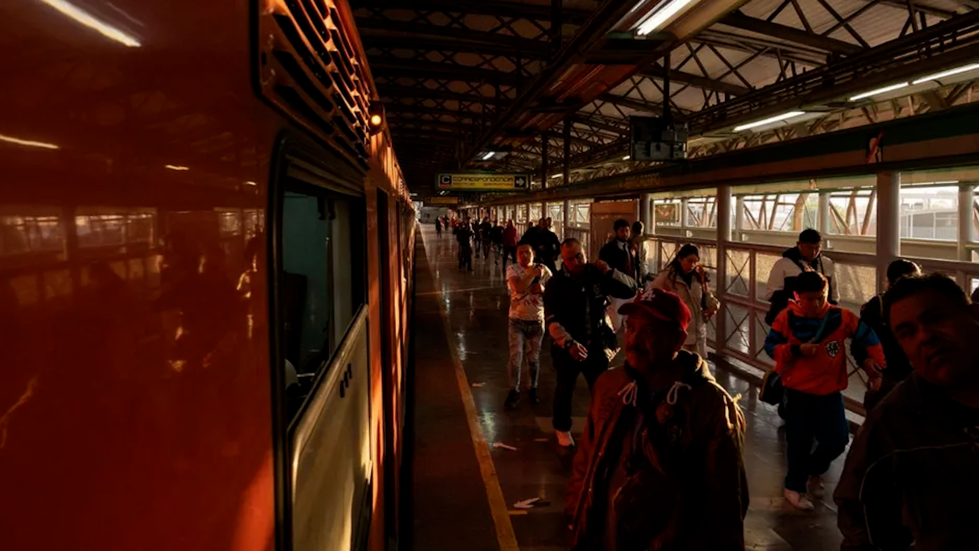 El tramo elevado de esta línea permanecerá cerrado hasta el lunes 12 de enero.