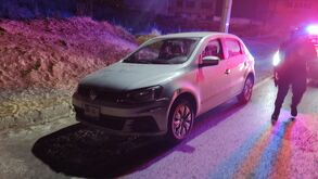 Mujer hallada dentro de auto abandonado sin vida en Toluca