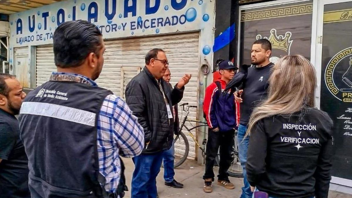 Las autoridades localizaron bebidas alcohólicas al interior del inmueble, además de la presencia de un ave silvestre.