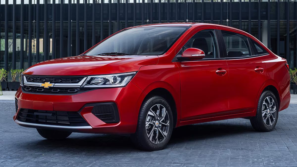 Vehículo marca Chevrolet en color rojo.