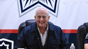 Román Alberto Cepeda sonriendo durante reunión de seguridad en Torreón, destacando los índices de seguridad.