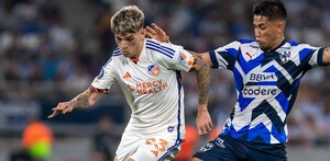 Luca Orellano jugando contra Rayados en un partido de la Leagues Cup.