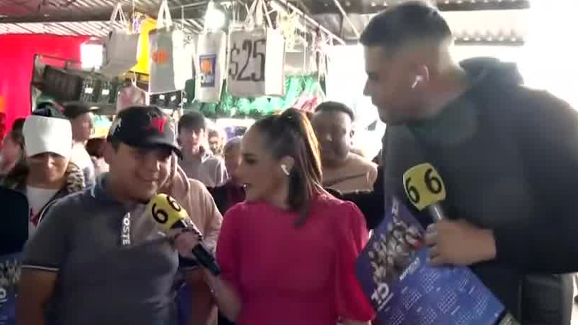 Osvaldo Müller y Ana Balderas se dieron cita en la Central de Abasto en el municipio mexiquense para entregar a los televidentes calendarios para este año.